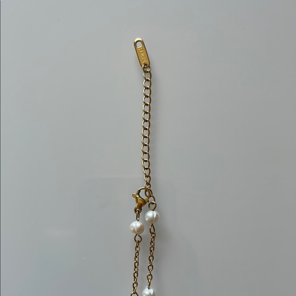 Elegant Gold and Pearl Necklace - Picture 10 of 10